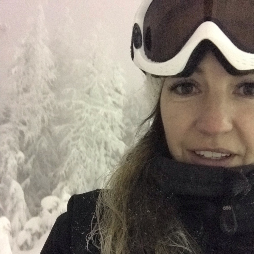 Meet your Posher, Larissa